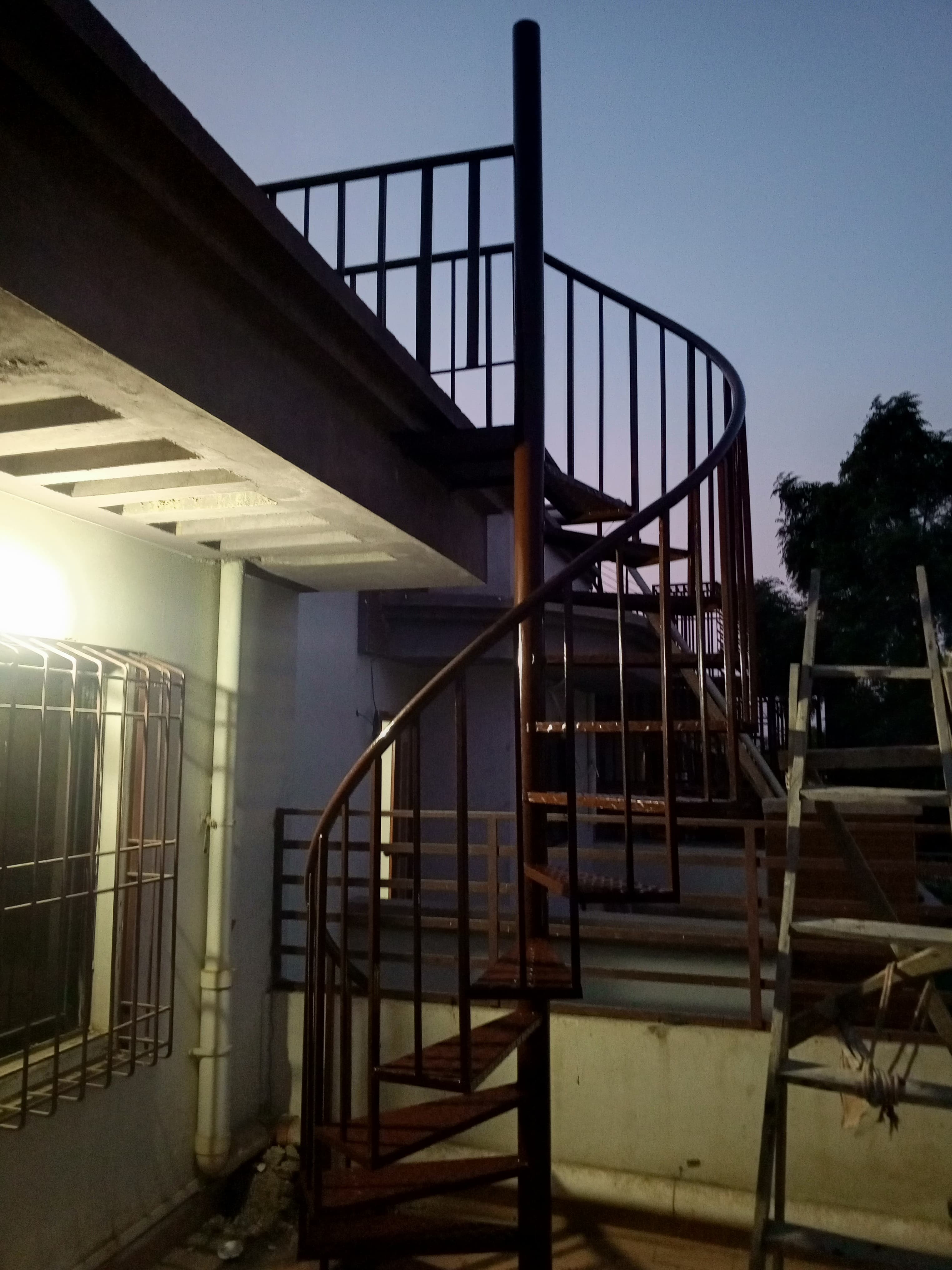  round iron staires 1